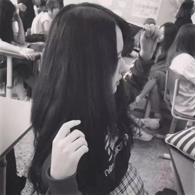沙雕头像可爱女生 第1张