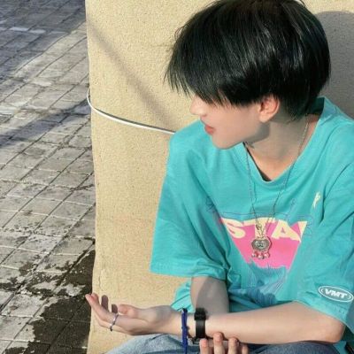 男生霸气高冷头像图片真人 第16张