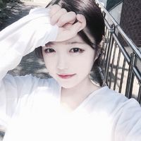 属龙女招财微信昵称七色的光 第1张